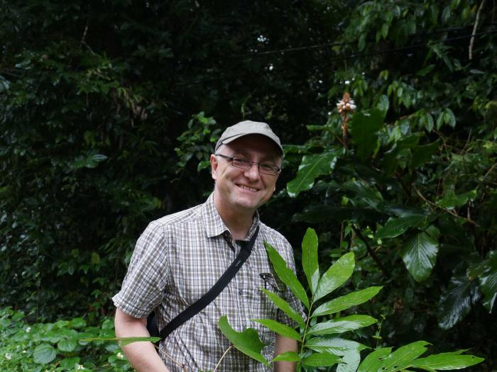 Prof. Gregor Kozlowski with Carya sinensis (Cuc Phuong National Park) Prof. Gregor Kozlowski with Carya sinensis (Cuc Phuong National Park)